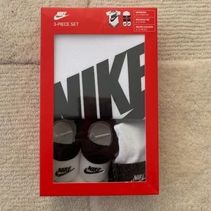 Nike 3-piece set for Baby, nwt, size 6-12 months